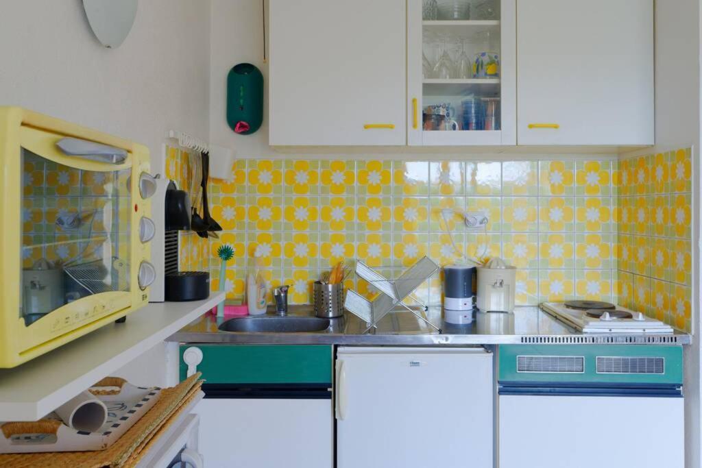 Ferienwohnung St-Cyr - Studio Avec Balcon, Vue Mer Et Proche Plage Saint-Cyr-sur-Mer Exterior foto