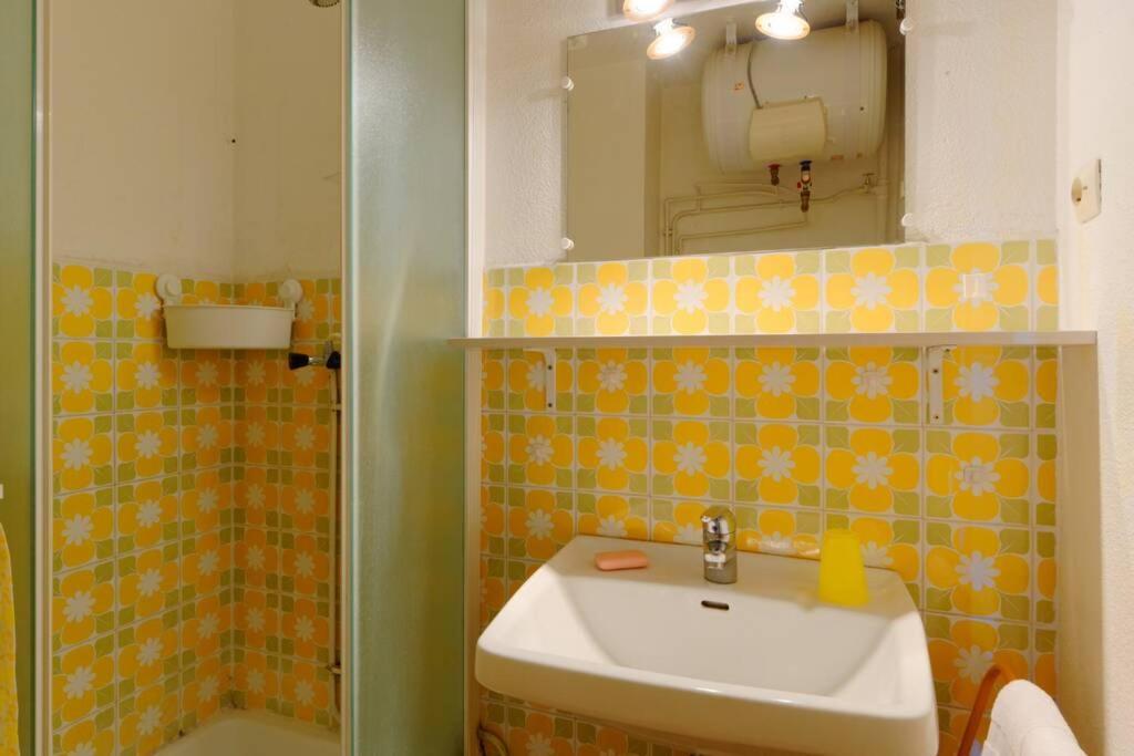 Ferienwohnung St-Cyr - Studio Avec Balcon, Vue Mer Et Proche Plage Saint-Cyr-sur-Mer Exterior foto