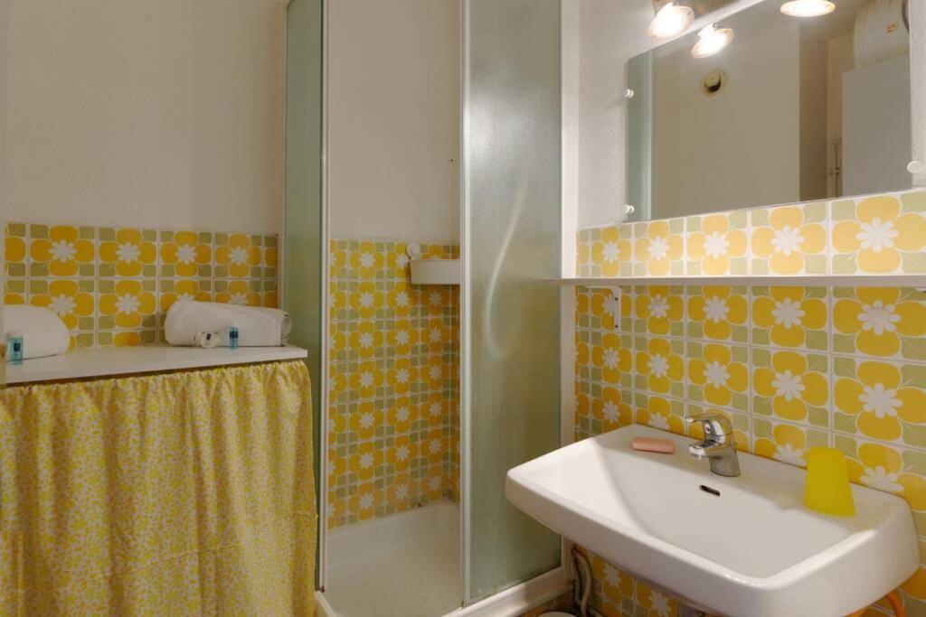 Ferienwohnung St-Cyr - Studio Avec Balcon, Vue Mer Et Proche Plage Saint-Cyr-sur-Mer Exterior foto