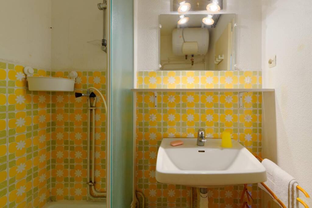 Ferienwohnung St-Cyr - Studio Avec Balcon, Vue Mer Et Proche Plage Saint-Cyr-sur-Mer Exterior foto