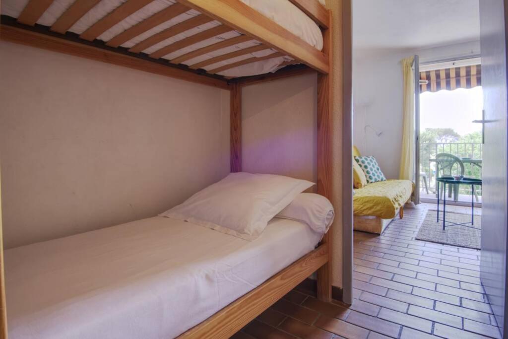 Ferienwohnung St-Cyr - Studio Avec Balcon, Vue Mer Et Proche Plage Saint-Cyr-sur-Mer Exterior foto