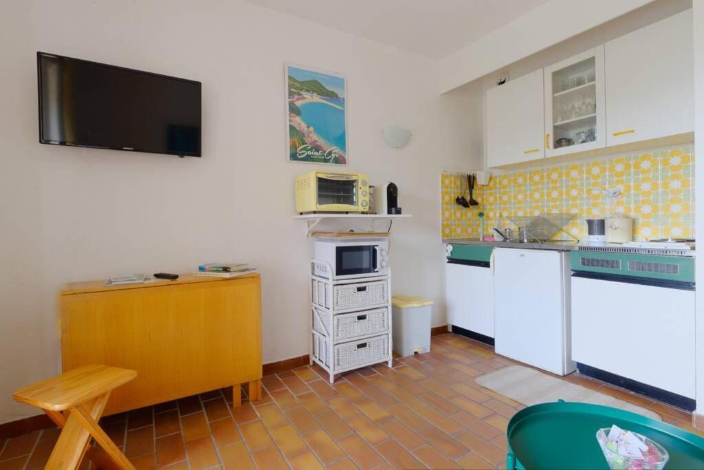 Ferienwohnung St-Cyr - Studio Avec Balcon, Vue Mer Et Proche Plage Saint-Cyr-sur-Mer Exterior foto